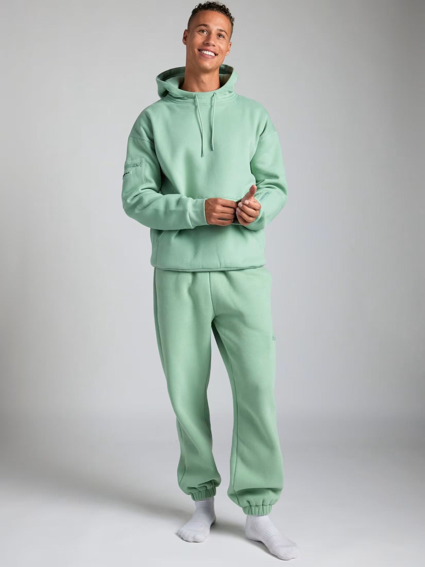 Rese-hoodie i flygplansläge
