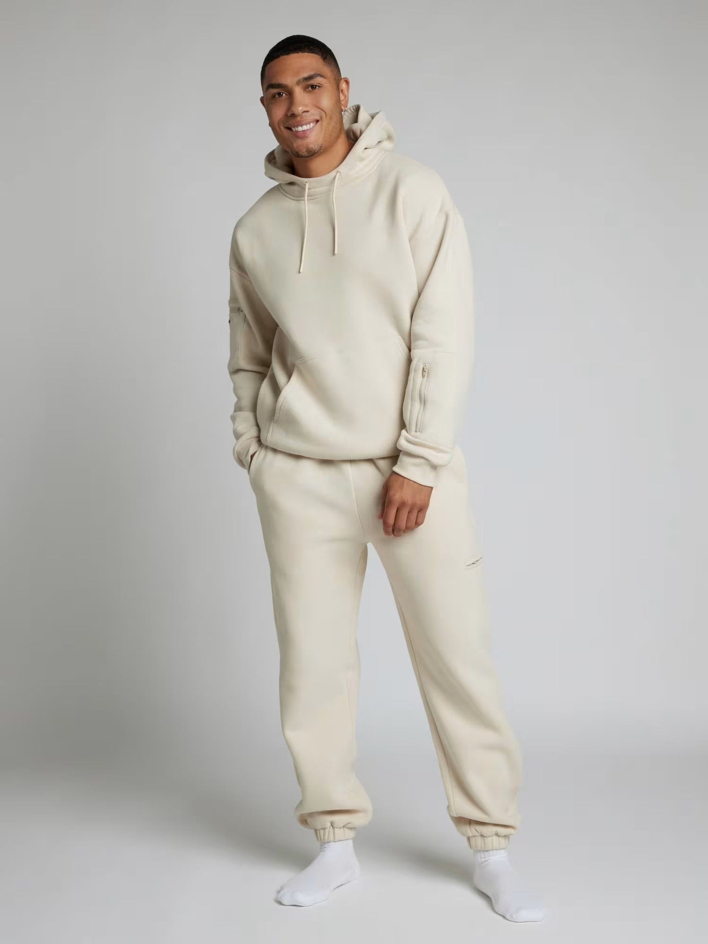 Rese-hoodie i flygplansläge