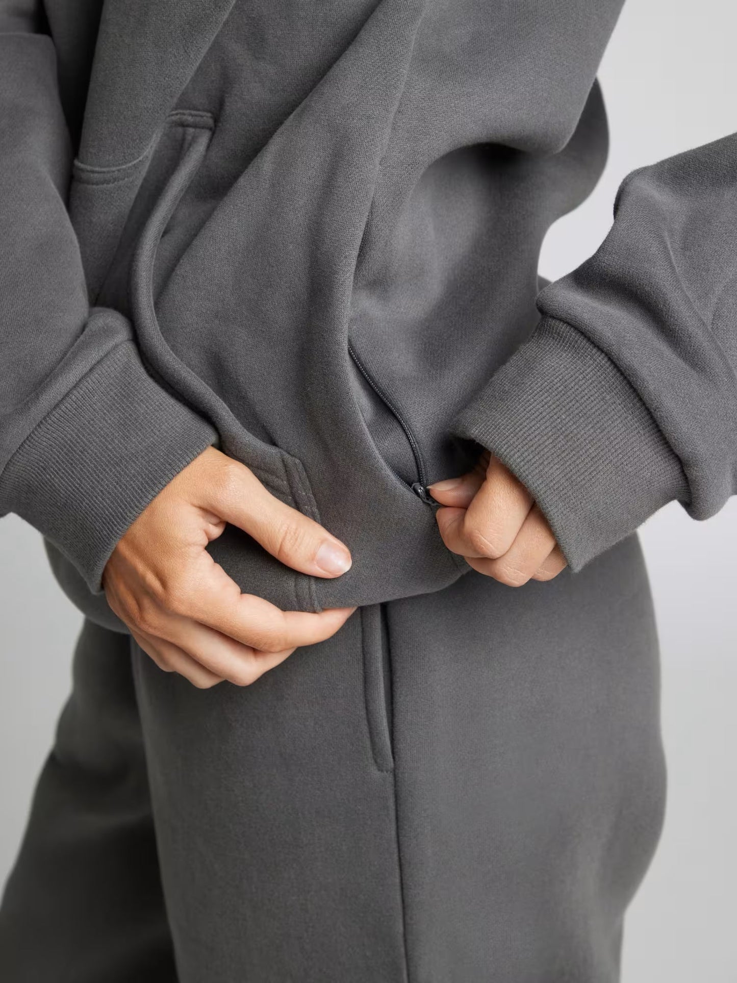 Rese-hoodie i flygplansläge
