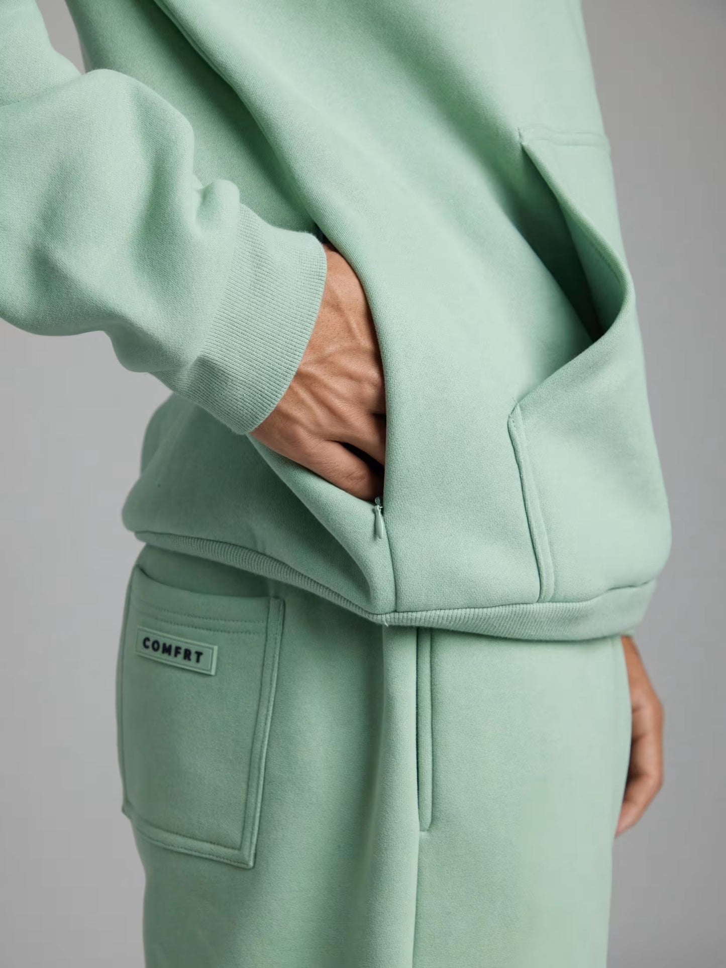 Rese-hoodie i flygplansläge