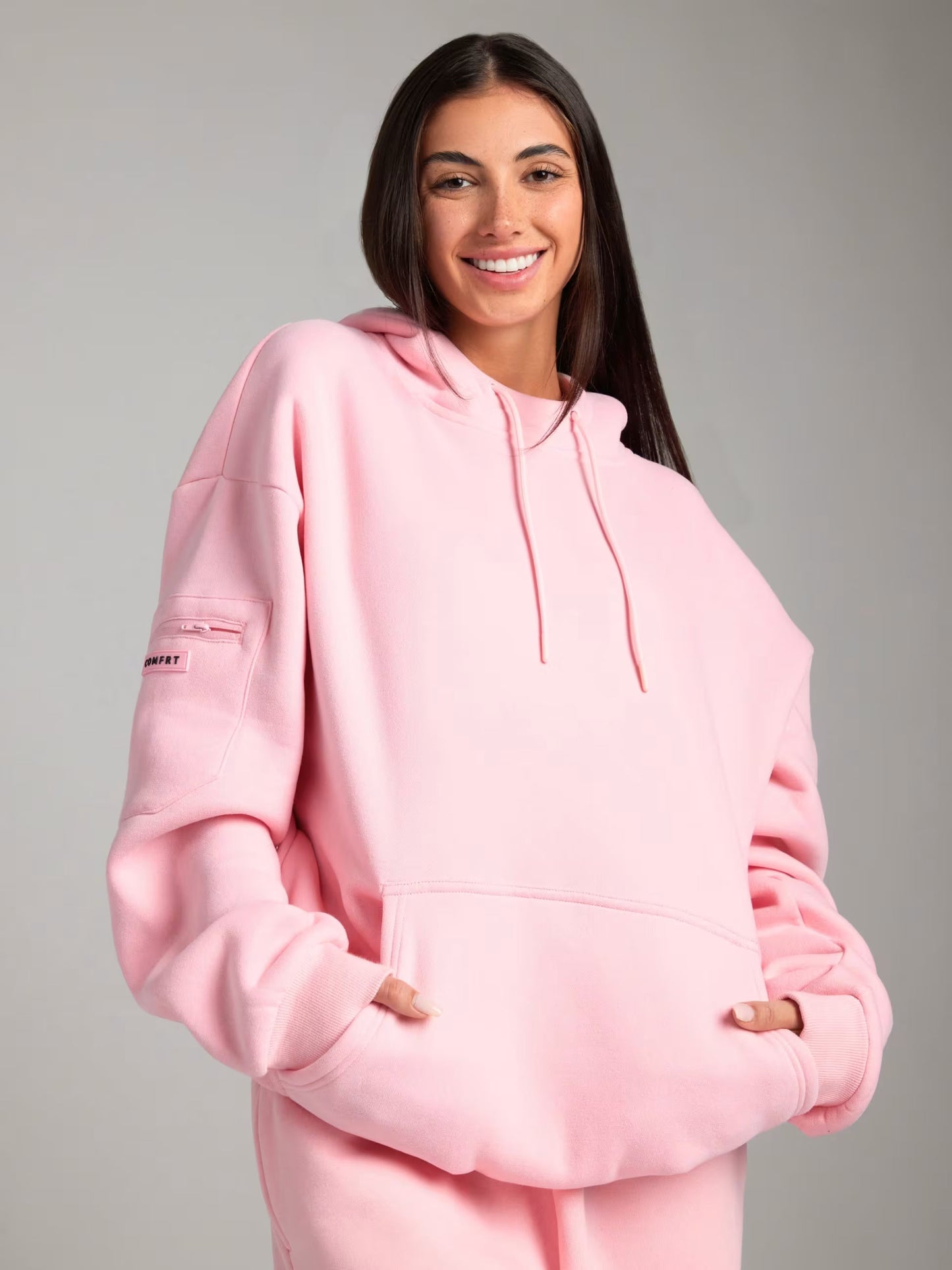 Rese-hoodie i flygplansläge