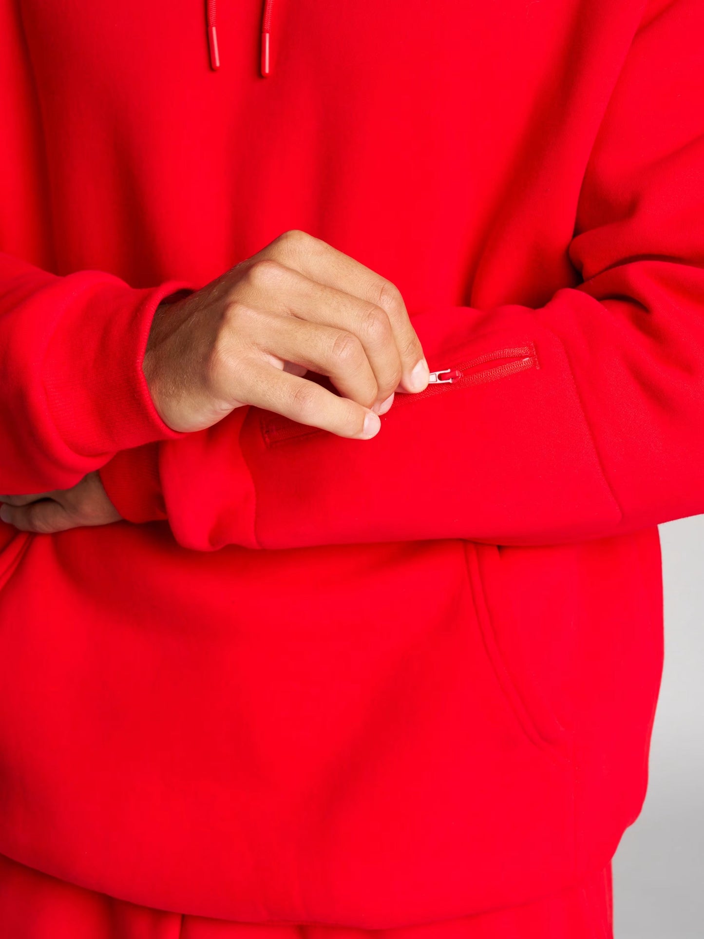 Rese-hoodie i flygplansläge