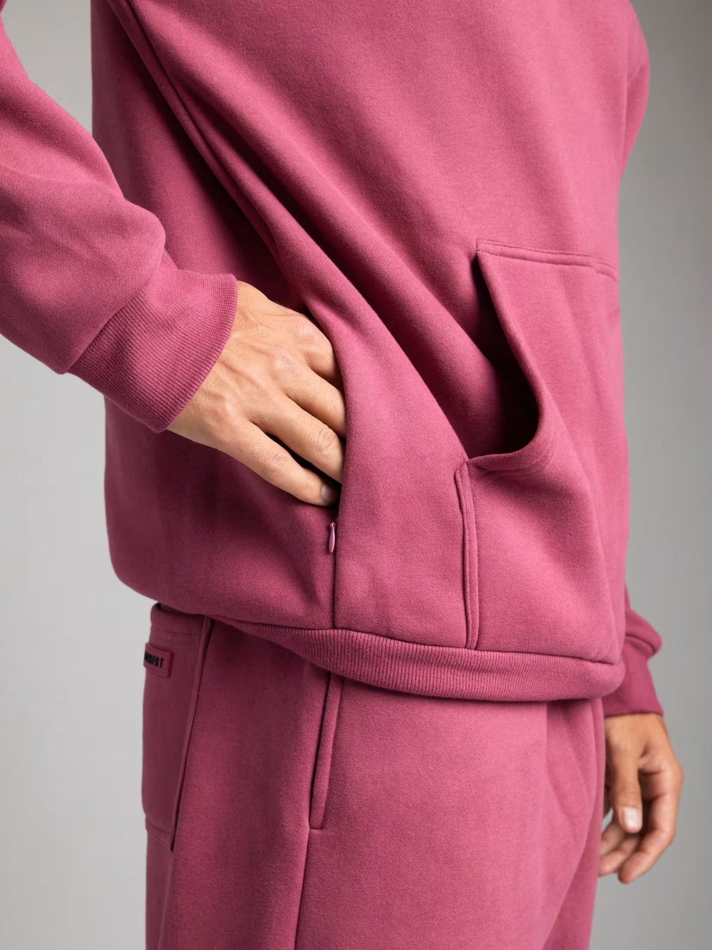 Rese-hoodie i flygplansläge