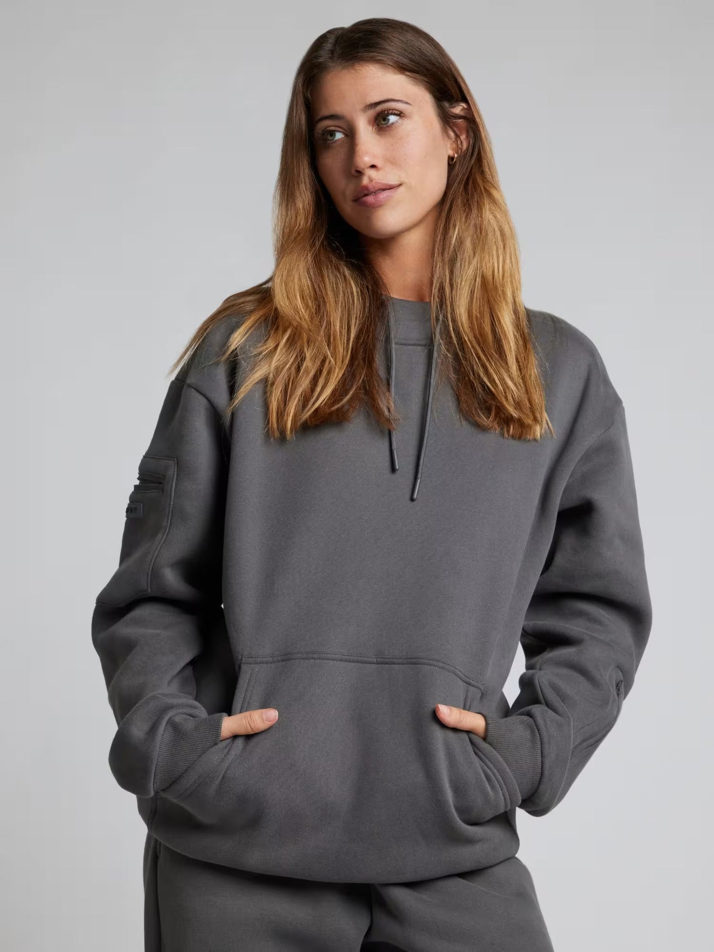 Rese-hoodie i flygplansläge