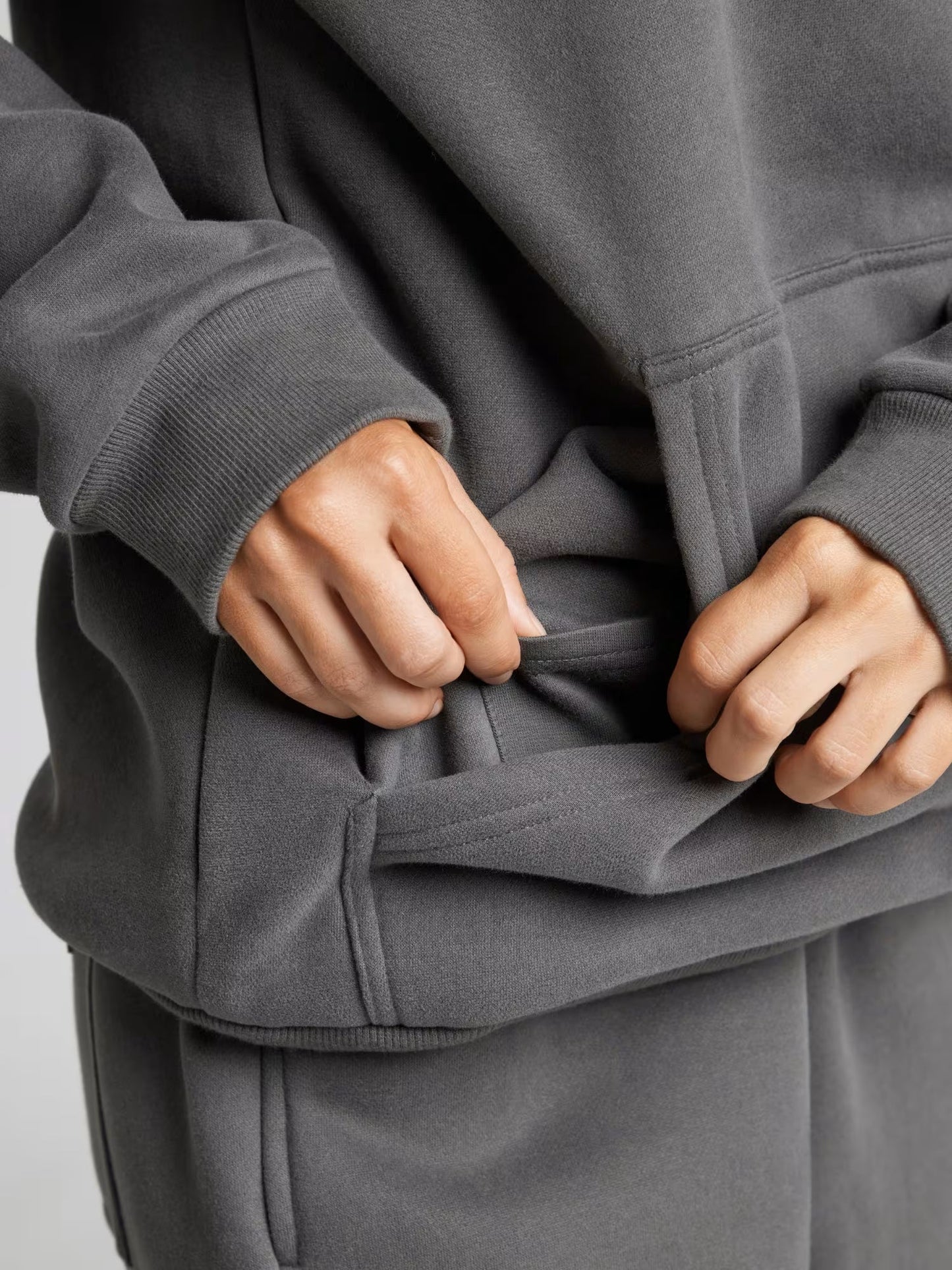 Rese-hoodie i flygplansläge
