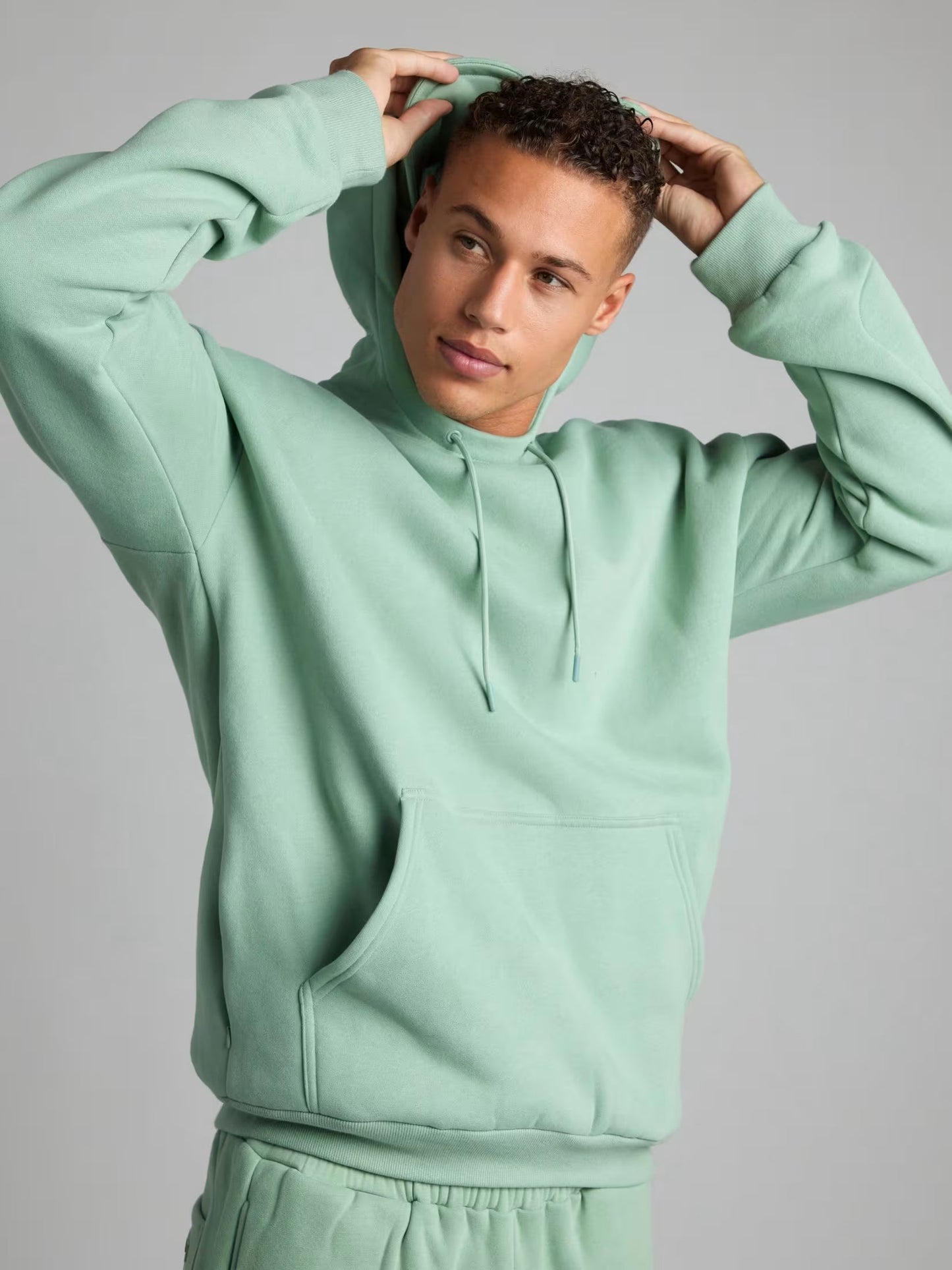 Rese-hoodie i flygplansläge
