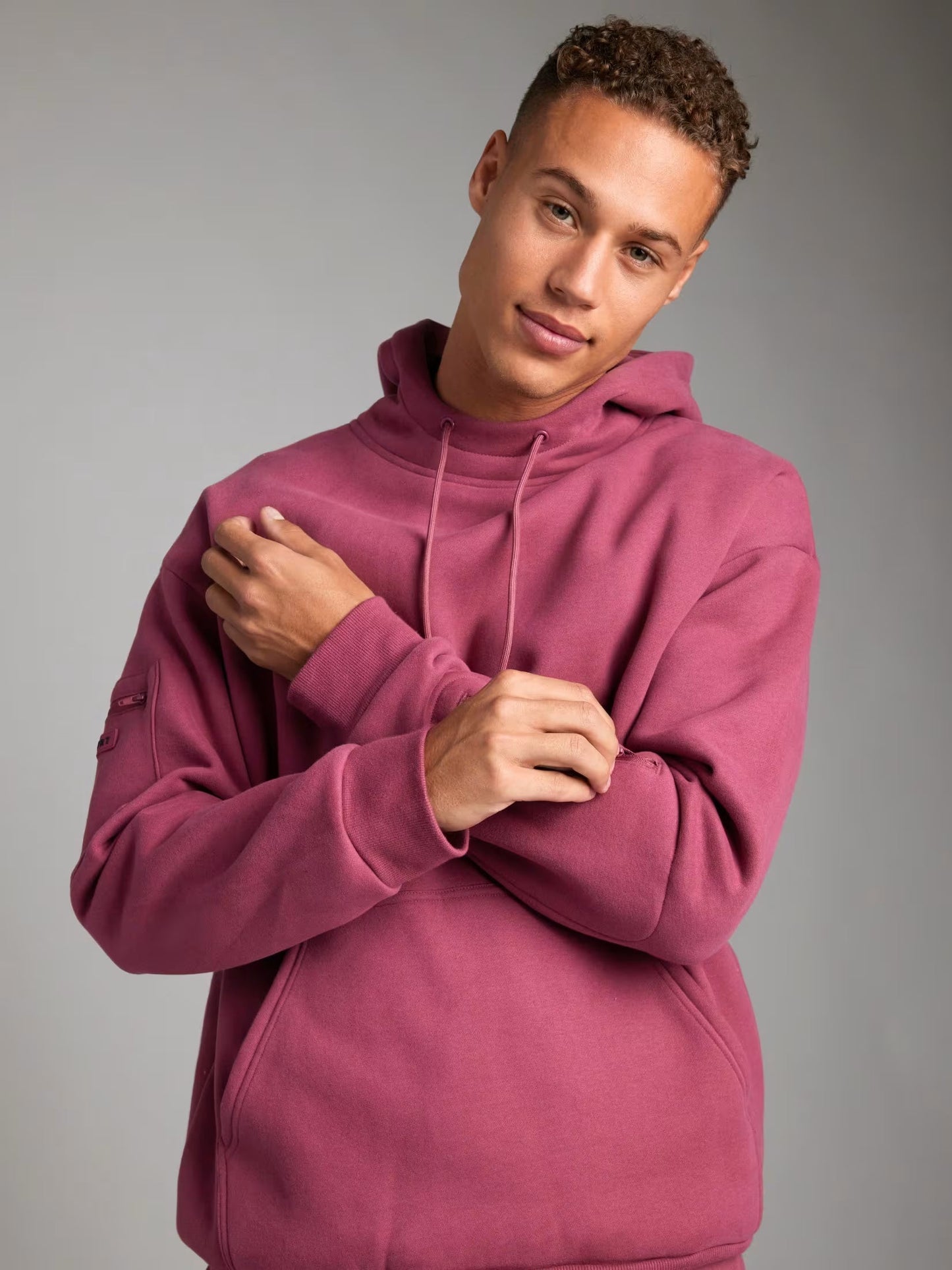 Rese-hoodie i flygplansläge