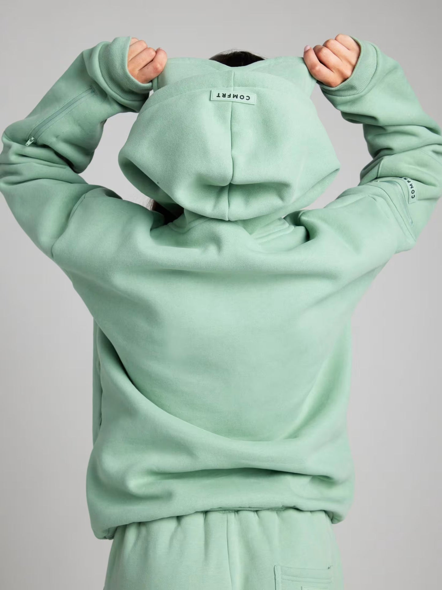 Rese-hoodie i flygplansläge