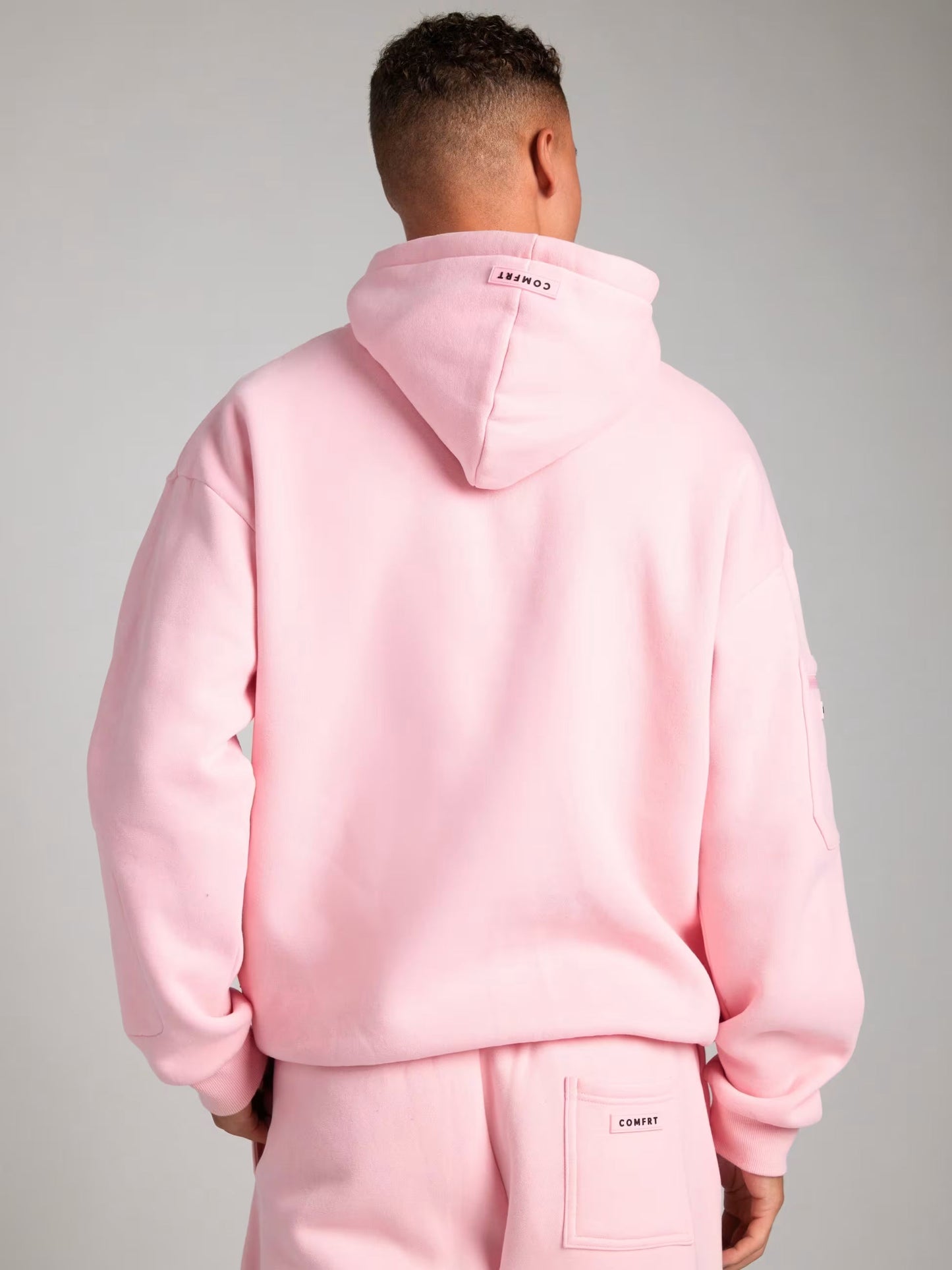 Rese-hoodie i flygplansläge