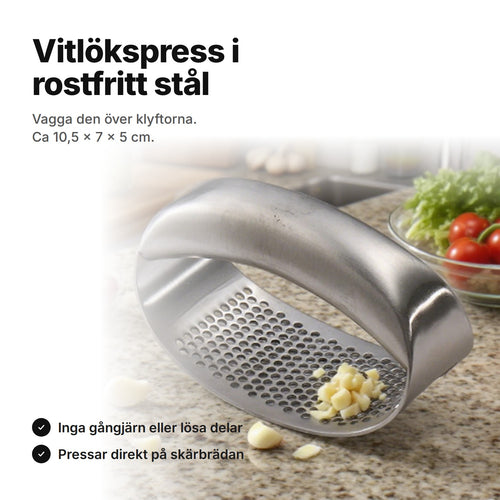 Vitlökspress i rostfritt stål på köksbänken – ca 10,5 × 7 × 5 cm, utan gångjärn eller lösa delar